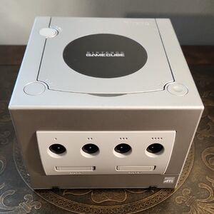 Nintendo GameCube in Metallic Silver